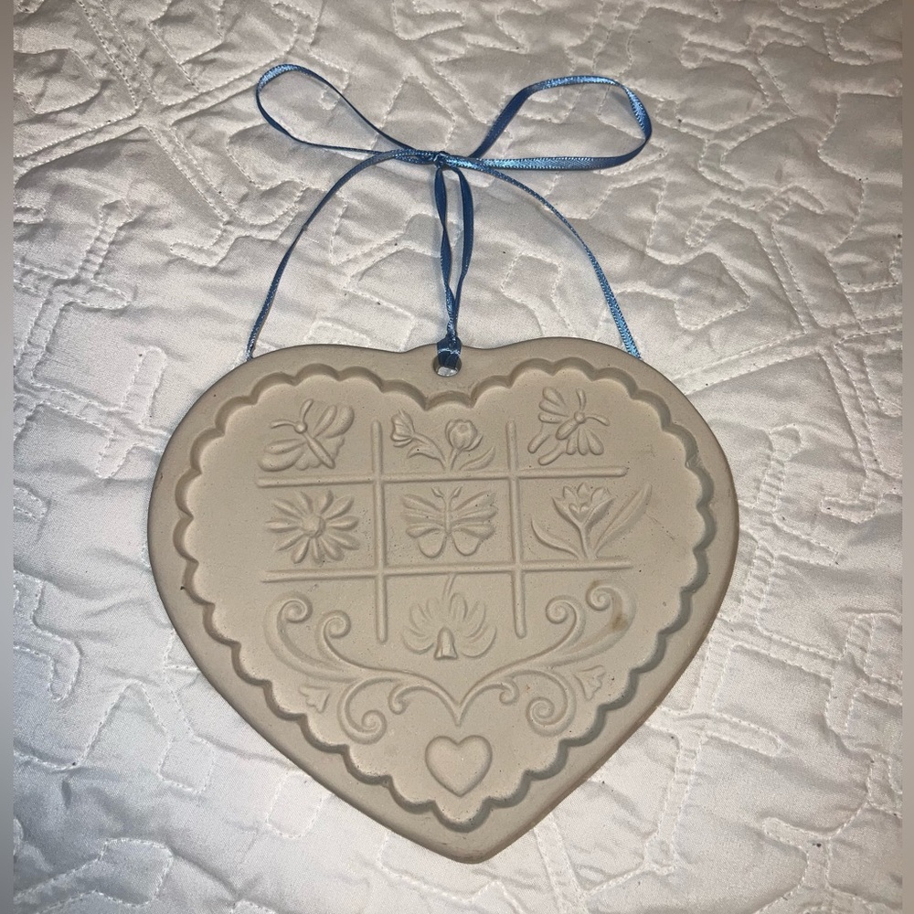 The Pampered Chef Gardens of the Heart 1996 Stoneware